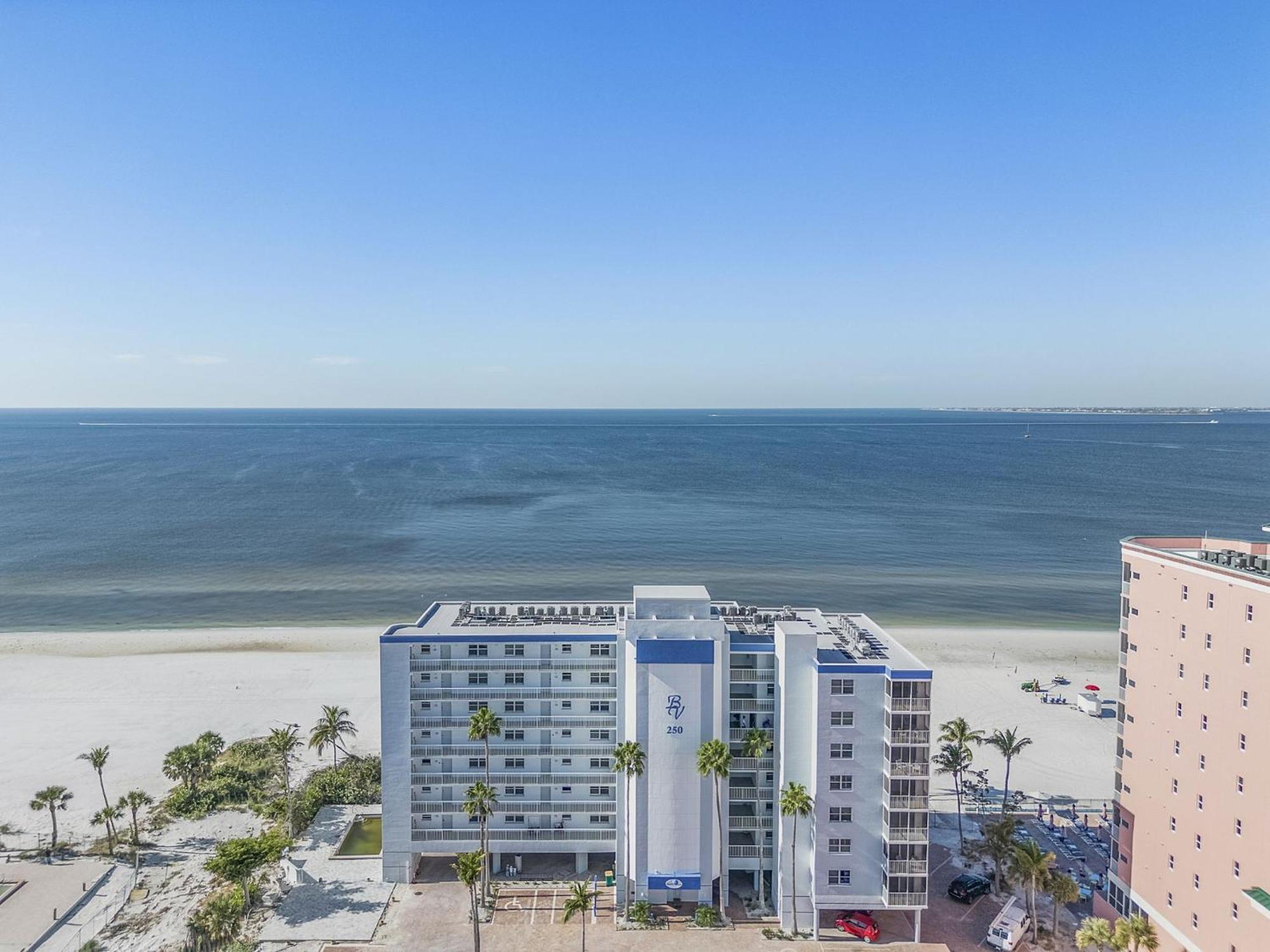 Beach Villas # 305 - Recently Refereshed! Condo Fort Myers Beach Exterior photo